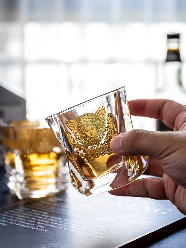 Medusa Gold Head Painted Whisk - Wine Beer Liquor avis et prix